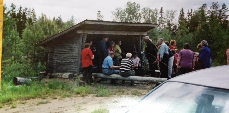 Seuran väkeä Tammenportissa